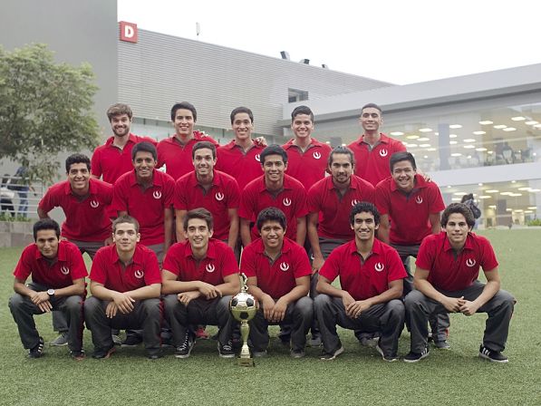 Delegación de Fútbol de la UPC se coronó campeón en los Juegos Universitarios Metropolitanos 2015