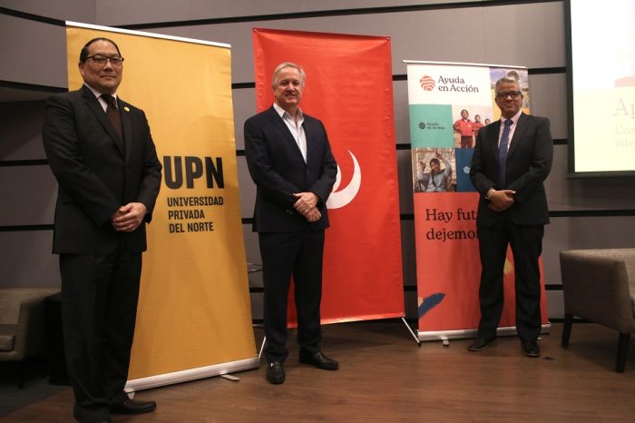 UPC firma alianza con la Fundación Ayuda en Acción para potenciar las competencias de docentes rurales